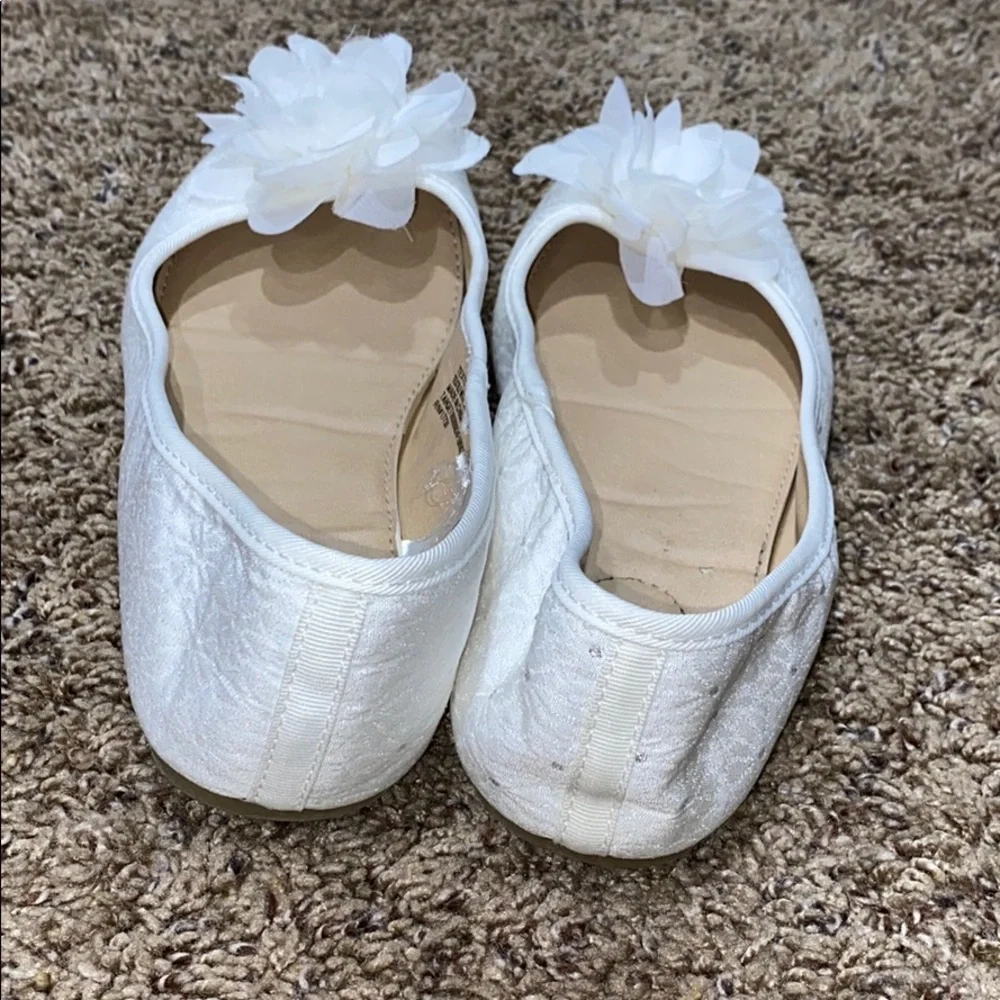 Cat & Jack Girl White Shoes Size 4